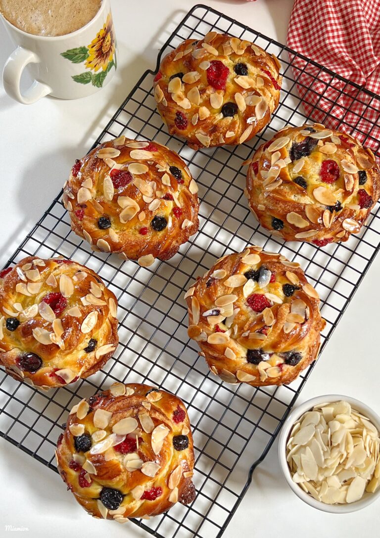 Brioche à la crème d’amande et aux fruits rouges